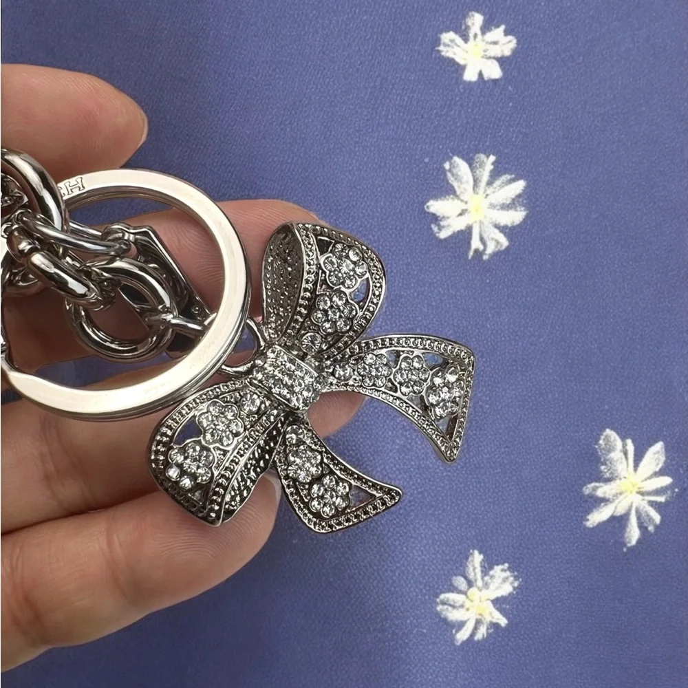🍂Coach Silver Bow Keychain - Picture 3 of 8